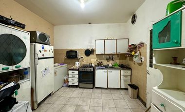Casa a La Venta 3 Amb + Depto de 2 Amb.