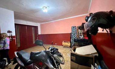 Casa a La Venta 3 Amb + Depto de 2 Amb.