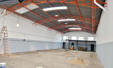 Excelente Galpón de 540 mts2. Zona M.I.