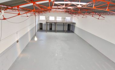 Excelente Galpón de 540 mts2. Zona M.I.