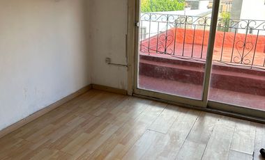 ALQUILER DE PH EN PLANTA ALTA. M.CORONADO