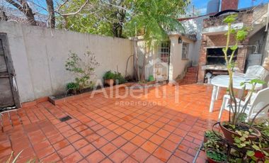 VENTA CASA 4 AMBIENTES EN HAEDO.