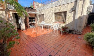 VENTA CASA 4 AMBIENTES EN HAEDO.