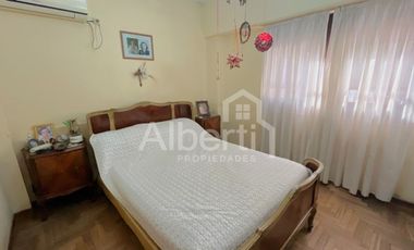 VENTA CASA 4 AMBIENTES EN HAEDO.