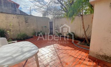 VENTA CASA 4 AMBIENTES EN HAEDO.