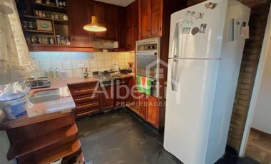 VENTA CASA 4 AMBIENTES EN HAEDO.