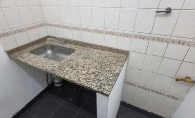 SE ALQUILA LOCAL 160m2   SOBRE AV. RIVADAVIA