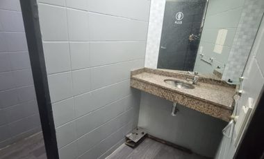 SE ALQUILA LOCAL 160m2   SOBRE AV. RIVADAVIA