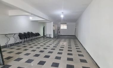 SE ALQUILA LOCAL 160m2   SOBRE AV. RIVADAVIA