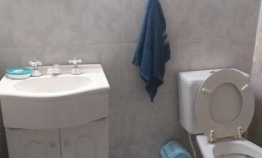 SE ALQUILA DEPTO TIPO CASA DE 3 AMB EN PLANTA ALTA, FRENTE, VILLA ADELINA