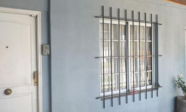 SE ALQUILA DEPTO TIPO CASA DE 3 AMB EN PLANTA ALTA, FRENTE, VILLA ADELINA