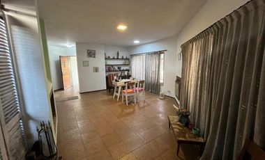 CASA céntrica ÚNICA por UBICACIÓN Oportunidad de negocio EXEPCIONAL