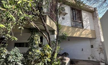 CASA céntrica ÚNICA por UBICACIÓN Oportunidad de negocio EXEPCIONAL