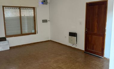 CASA 3 DORMITORIOS EN BV. LA LOMA DE VILLA DEL TOTORAL