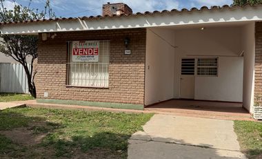 CASA 3 DORMITORIOS EN BV. LA LOMA DE VILLA DEL TOTORAL