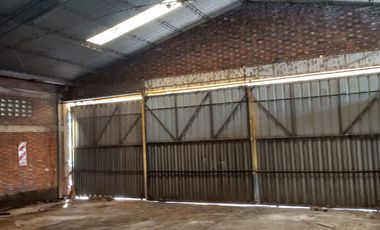 SE ALQUILA LOCAL COMERCIAL CON GALPON
