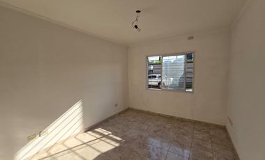 ALQUILER DE DEPARTAMENTO 2 AMBIENTES EN MONTE GRANDE - MODERNO - SINCOCHERA