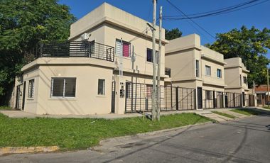 ALQUILER DE DEPARTAMENTO 2 AMBIENTES EN MONTE GRANDE - MODERNO - SINCOCHERA