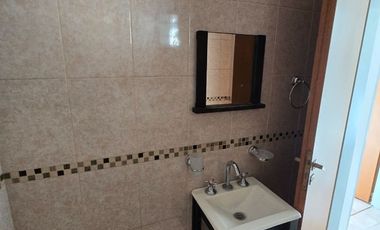 ALQUILER DE DEPARTAMENTO 2 AMBIENTES EN MONTE GRANDE - MODERNO - SINCOCHERA