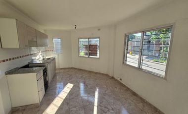 ALQUILER DE DEPARTAMENTO 2 AMBIENTES EN MONTE GRANDE - MODERNO - SINCOCHERA