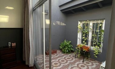 Excelente Casa De 5 Ambientes En Una Zona Privilegiada De Villa Del Parque