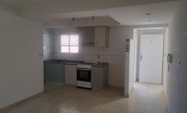 excelente 2 ambientes con balcon y patio