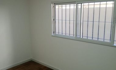 Alquiler Ph De 2 Ambientes - Patio - A Estrenar La Tablada