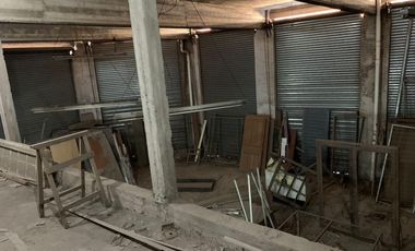 Excelente local comercial sobre Av. Cristiania