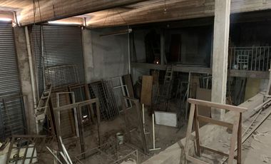 Excelente local comercial sobre Av. Cristiania