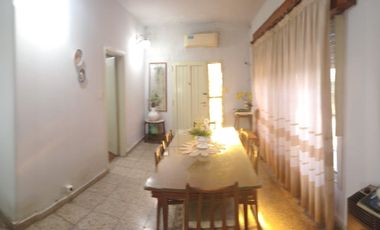 Muy linda casa en venta en Parque Mattaldi 2 dormitorios + dependencia