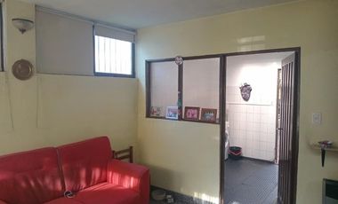 Muy linda casa en venta en Parque Mattaldi 2 dormitorios + dependencia