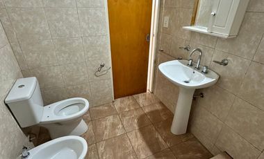 ALQUILER - VILLA MADERO - DEPARTAMENTO 3 AMBIENTES CON PATIO - 2do. PISOPOR ESCALERA- SIN EXPENSAS