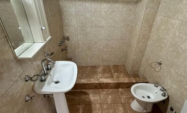 ALQUILER - VILLA MADERO - DEPARTAMENTO 3 AMBIENTES CON PATIO - 2do. PISOPOR ESCALERA- SIN EXPENSAS