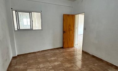 ALQUILER - VILLA MADERO - DEPARTAMENTO 3 AMBIENTES CON PATIO - 2do. PISOPOR ESCALERA- SIN EXPENSAS