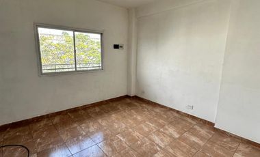 ALQUILER - VILLA MADERO - DEPARTAMENTO 3 AMBIENTES CON PATIO - 2do. PISOPOR ESCALERA- SIN EXPENSAS