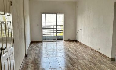 ALQUILER - VILLA MADERO - DEPARTAMENTO 3 AMBIENTES CON PATIO - 2do. PISOPOR ESCALERA- SIN EXPENSAS