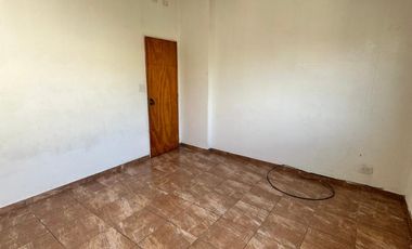 ALQUILER - VILLA MADERO - DEPARTAMENTO 3 AMBIENTES CON PATIO - 2do. PISOPOR ESCALERA- SIN EXPENSAS