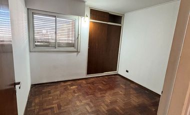Venta Departamento 3 dormitorios + 1 dorm de serv  balcón z/Cañada U$S132.000.