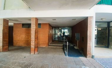 Luminoso departamento 3 ambientes con dependencia en Acassuso