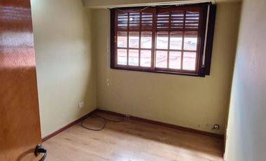 Excelente duplex 4 ambientes al frente con garage y patio. Villa Luzuriaga