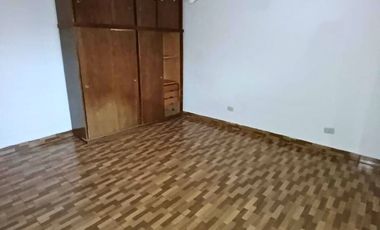 Ph De 3 Amb. En Alquiler C/ Entrada De Auto Y Terraza Libre, La Tablada,Provincia De Buenos Aires.