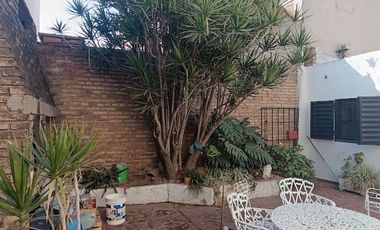 Venta Casa 2 dormitorios + Depto 2 dormitorios patio garageEscrituraenAltamira U$S75.000.