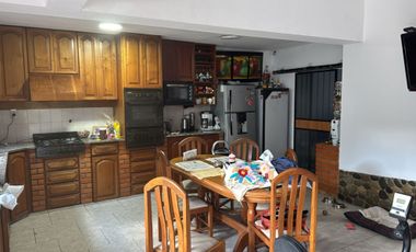 Venta Casa 2 dormitorios + Depto 2 dormitorios patio garageEscrituraenAltamira U$S75.000.