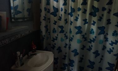 Casa en VENTA en Glew con 4 dormitorios, 3 baños y parque con escritura.-