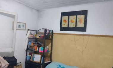 Casa en VENTA en Glew con 4 dormitorios, 3 baños y parque con escritura.-