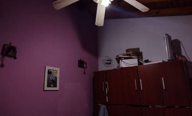 Casa en VENTA en Glew con 4 dormitorios, 3 baños y parque con escritura.-