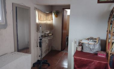 Casa en VENTA en Glew con 4 dormitorios, 3 baños y parque con escritura.-