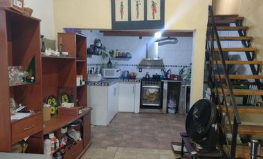 Casa en VENTA en Glew con 4 dormitorios, 3 baños y parque con escritura.-