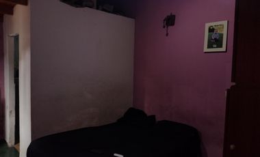 Casa en VENTA en Glew con 4 dormitorios, 3 baños y parque con escritura.-