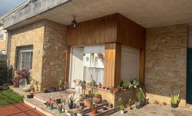 CASA DE TRES AMBIENTES / DEPARTAMENTO 2 AMBIENTES MISMO TERRENO